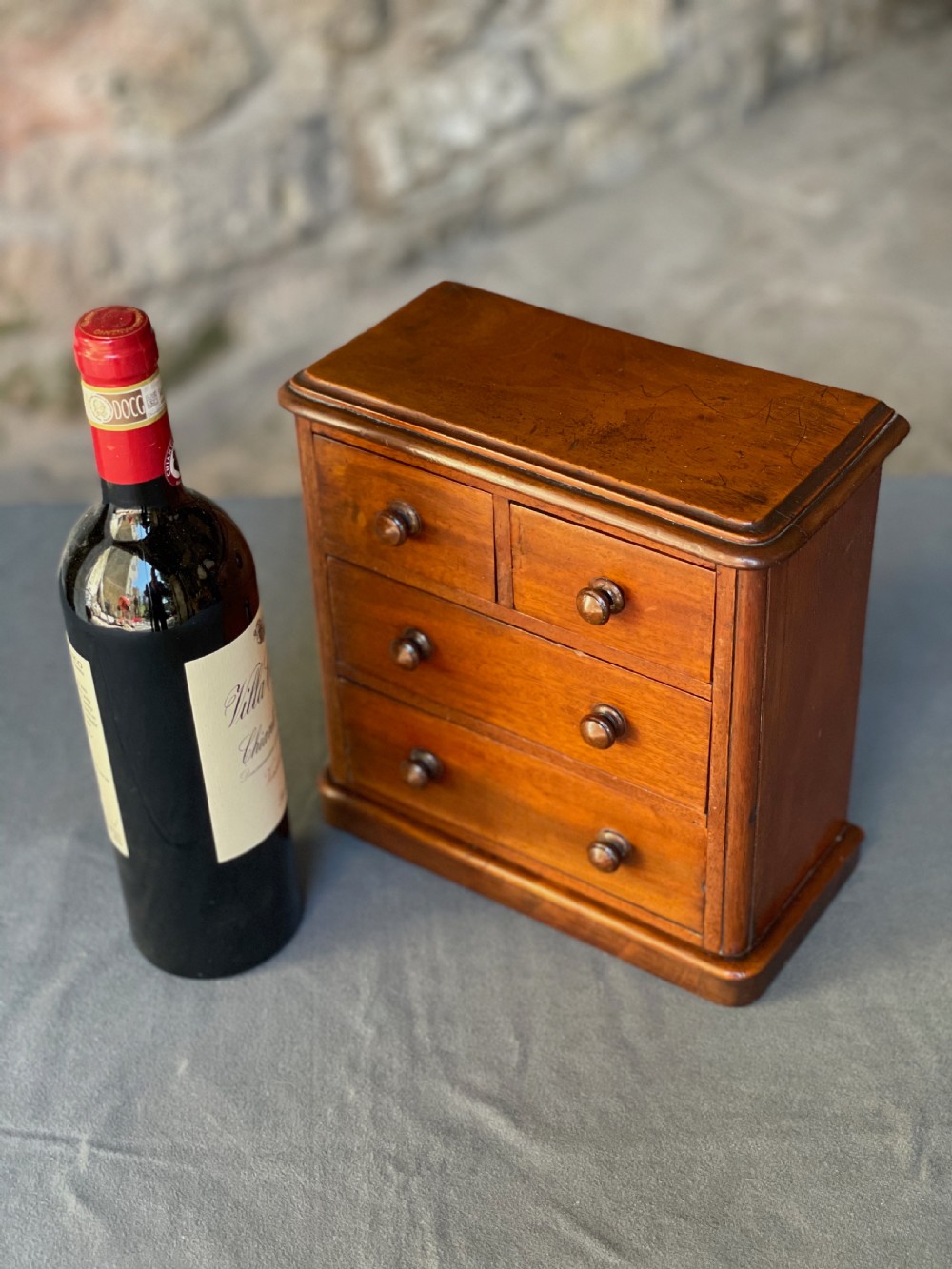 Jewellery box as a miniature chest of drawers View XV