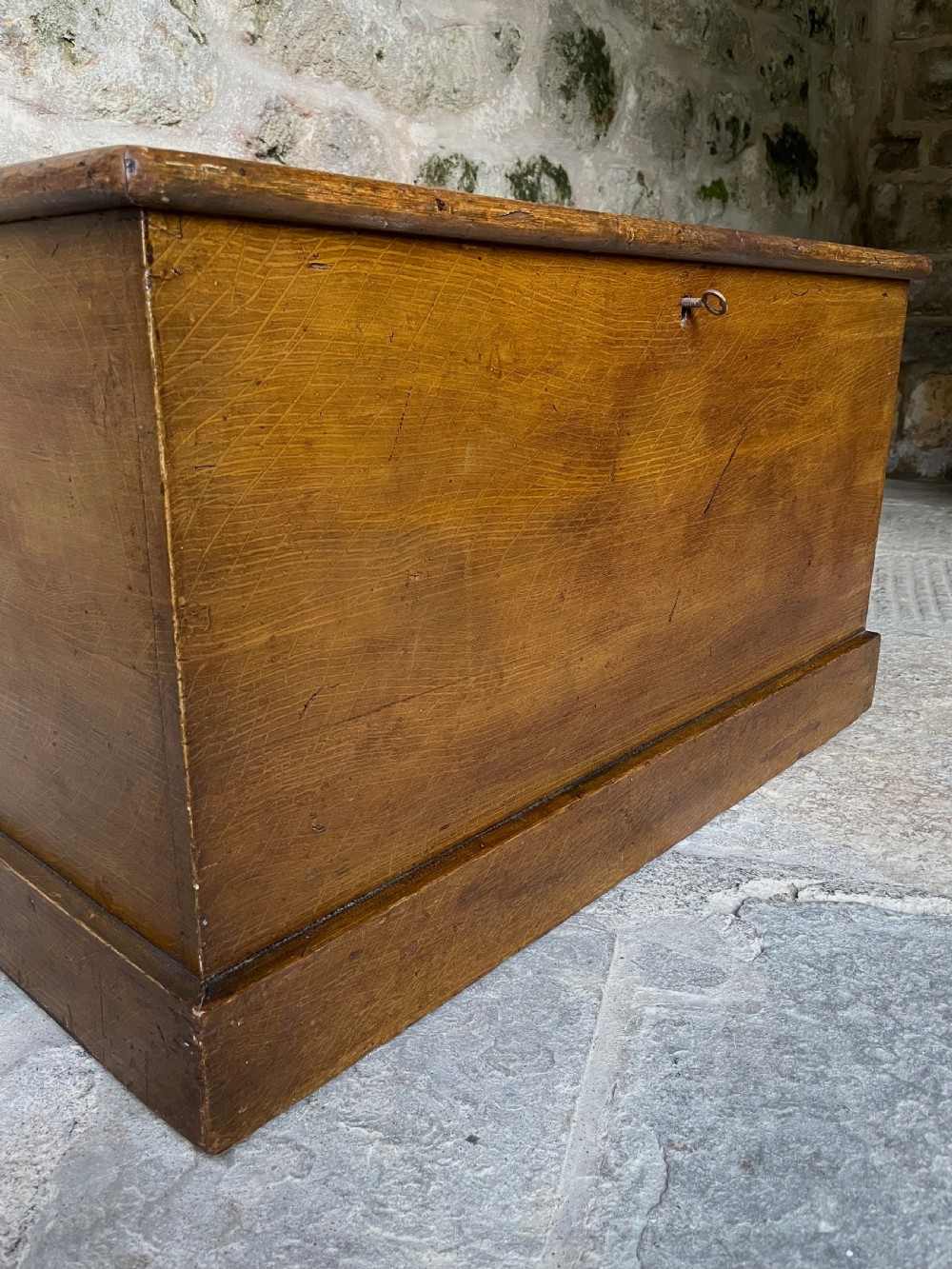 Storage trunk box View VI