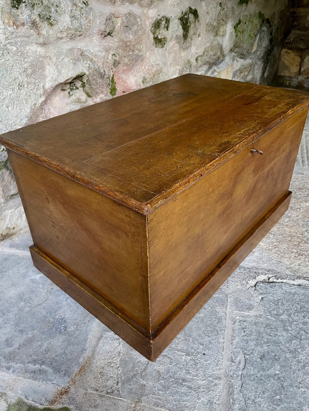 Storage trunk box View VII