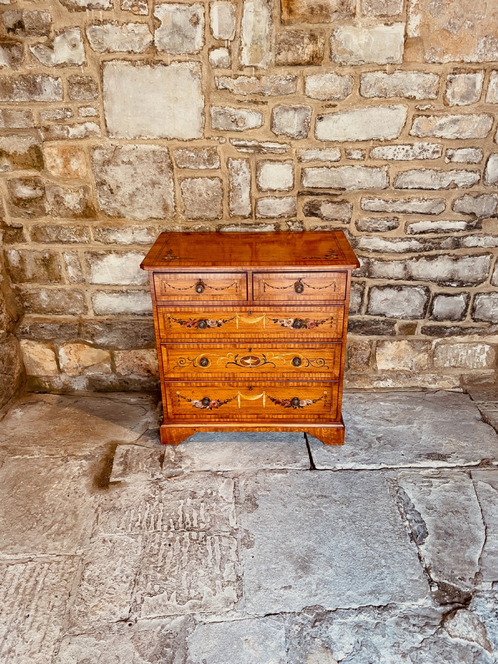 Small chest of drawers in satinwood View V