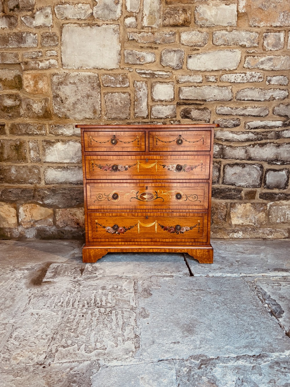Small chest of drawers in satinwood View VII