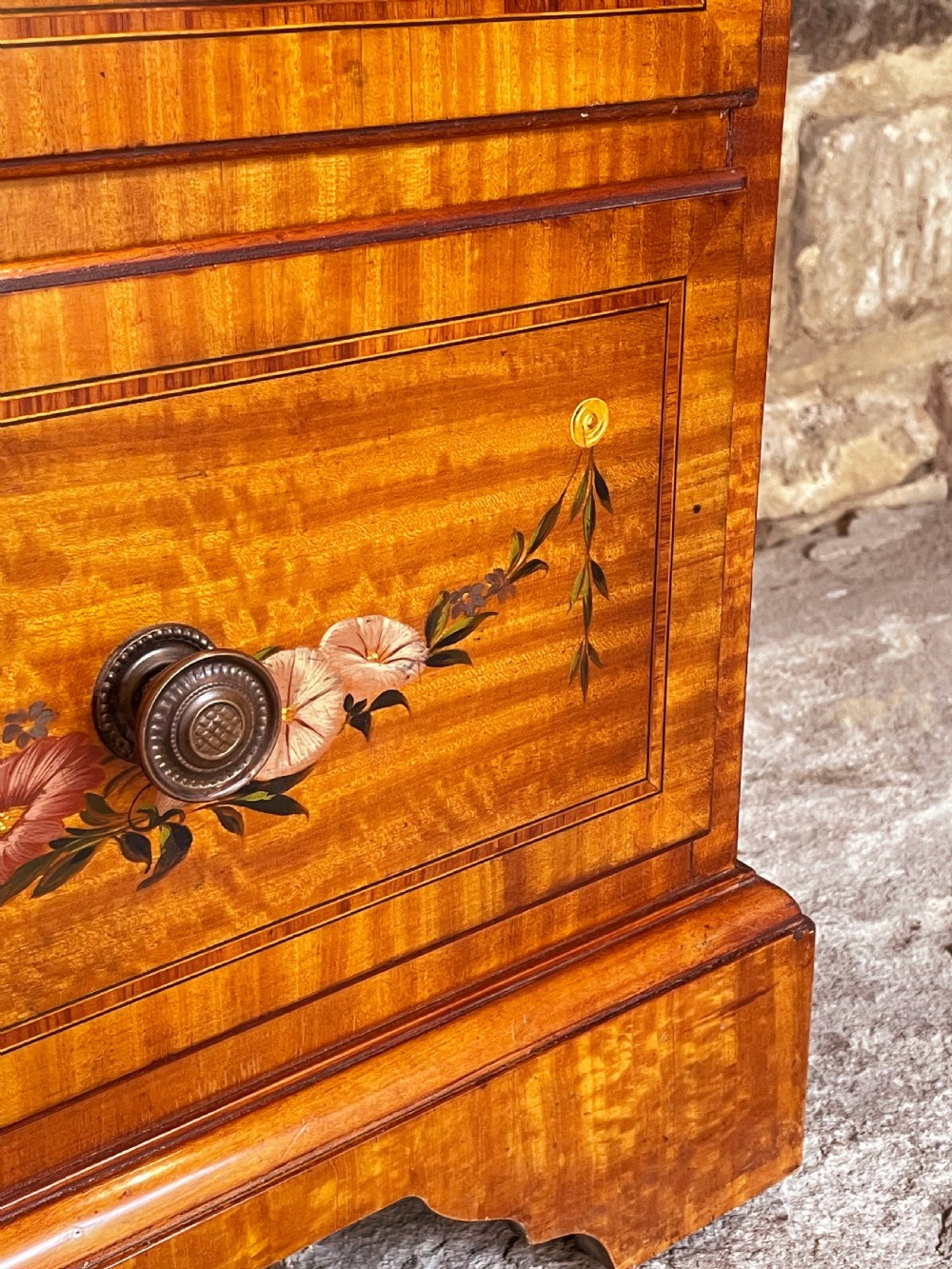 Small chest of drawers in satinwood View XII