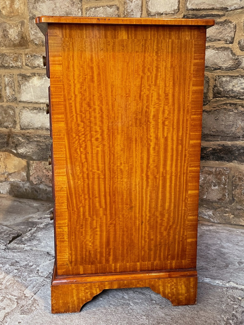 Small chest of drawers in satinwood View XV