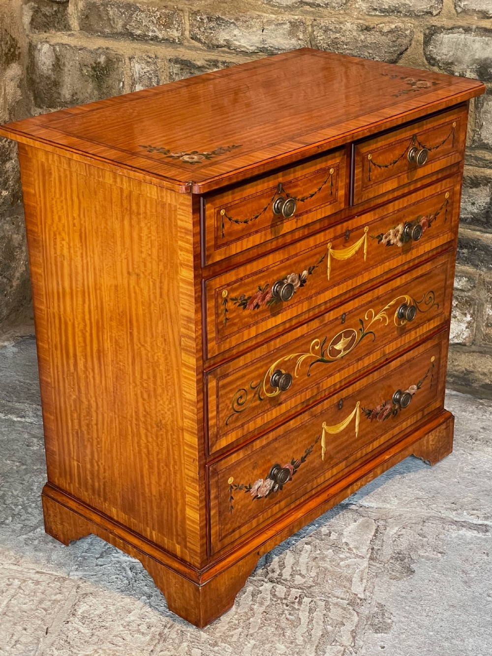 Small chest of drawers in satinwood View XVII