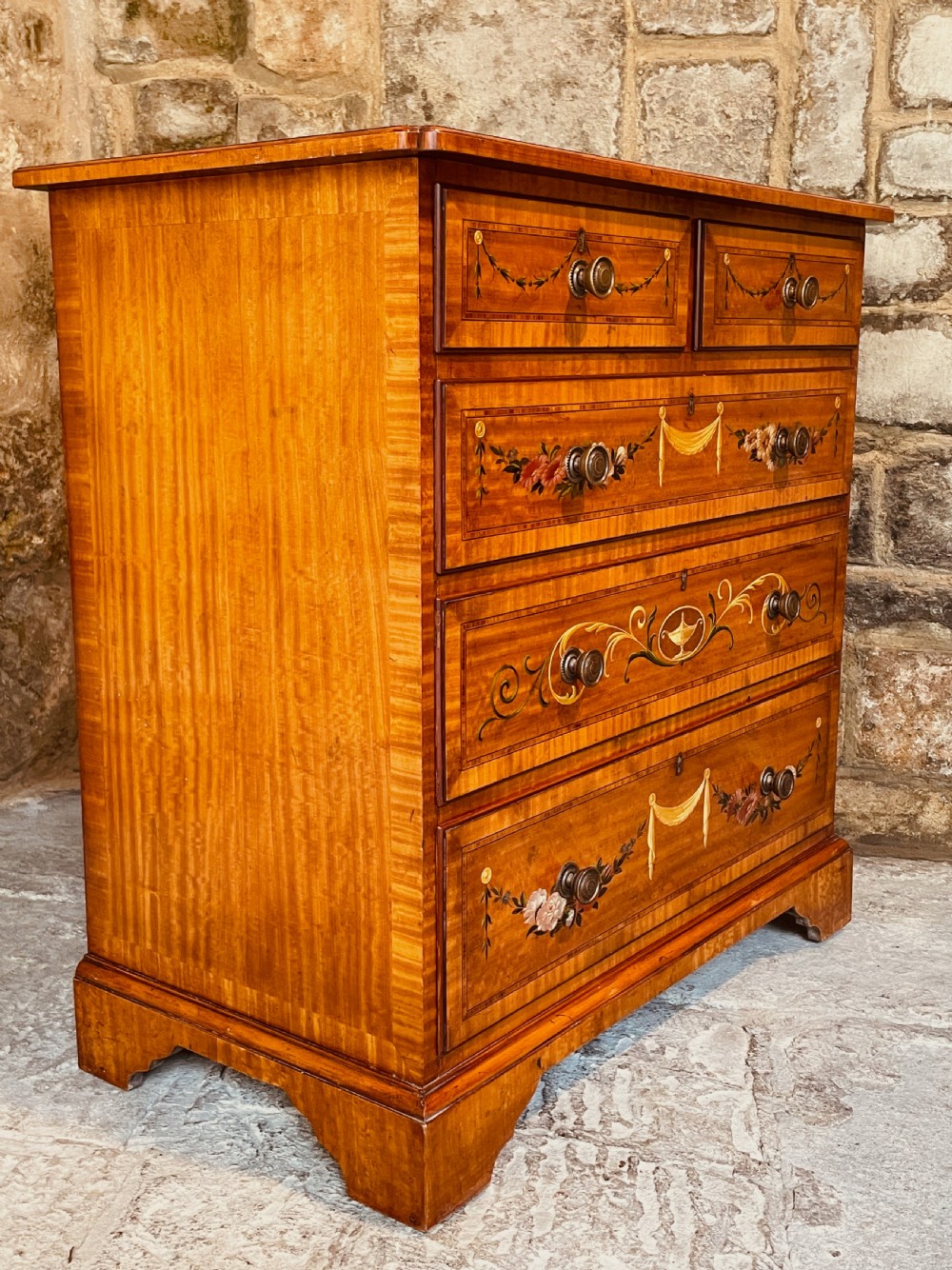 Small chest of drawers in satinwood View XIX