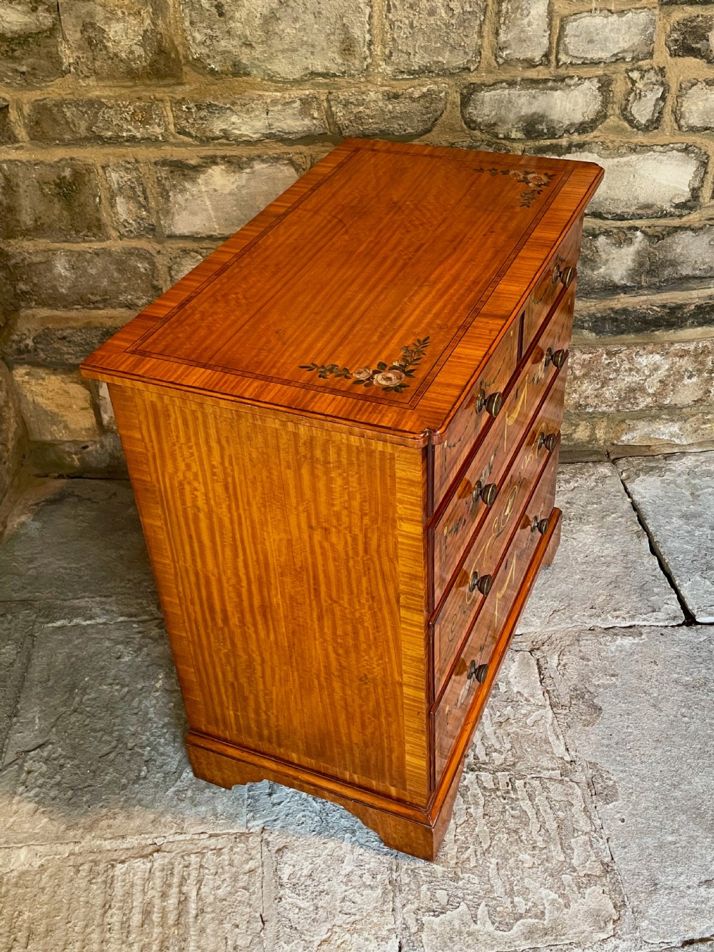 Small chest of drawers in satinwood View XX