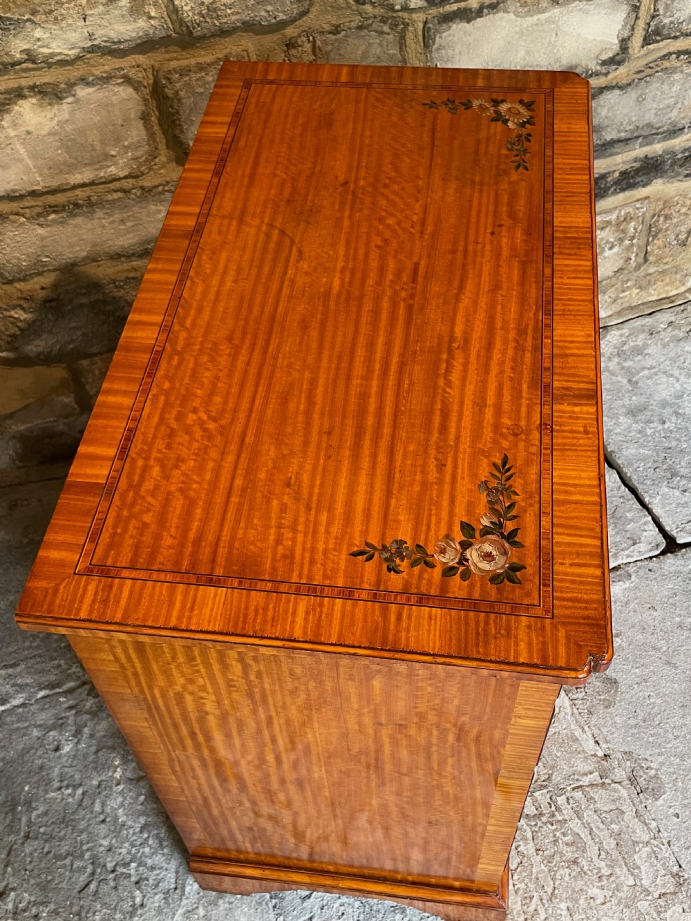 Small chest of drawers in satinwood View XXI