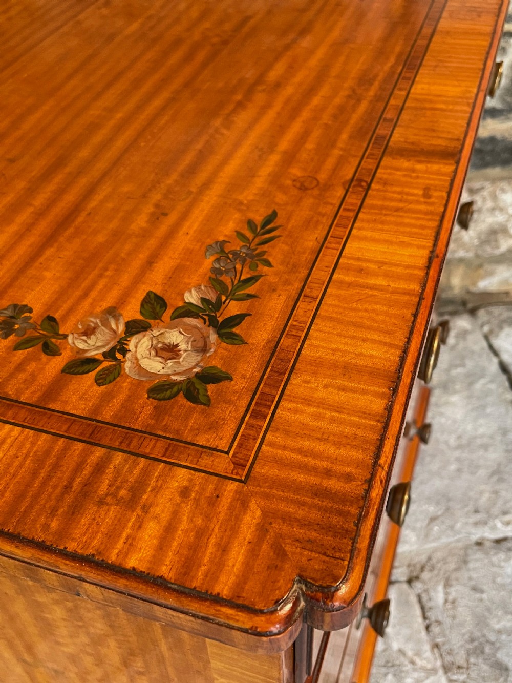 Small chest of drawers in satinwood View XXII
