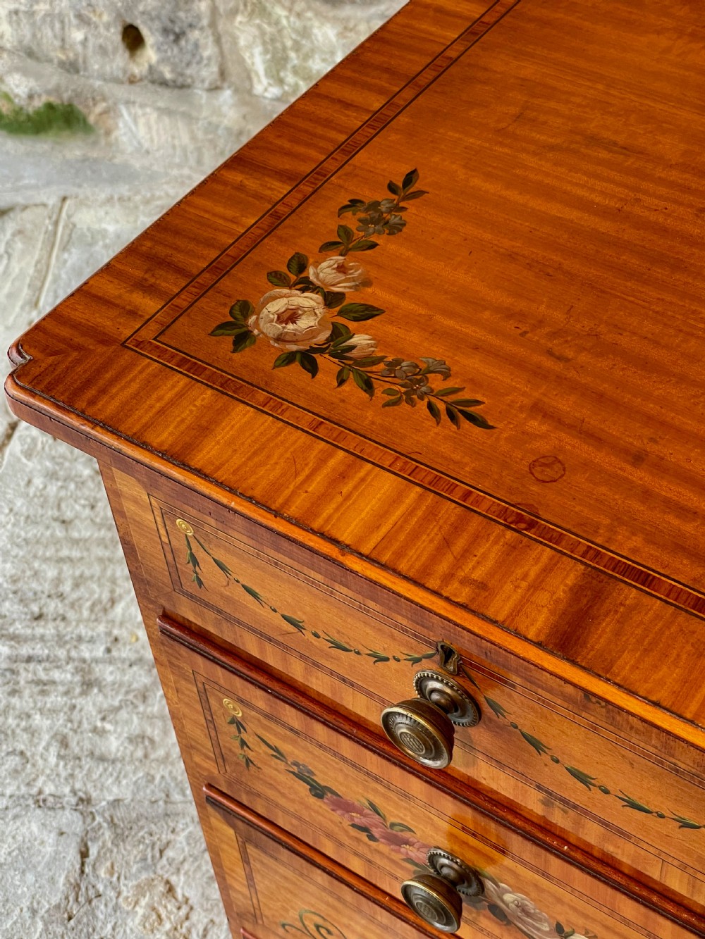 Small chest of drawers in satinwood View XXIV