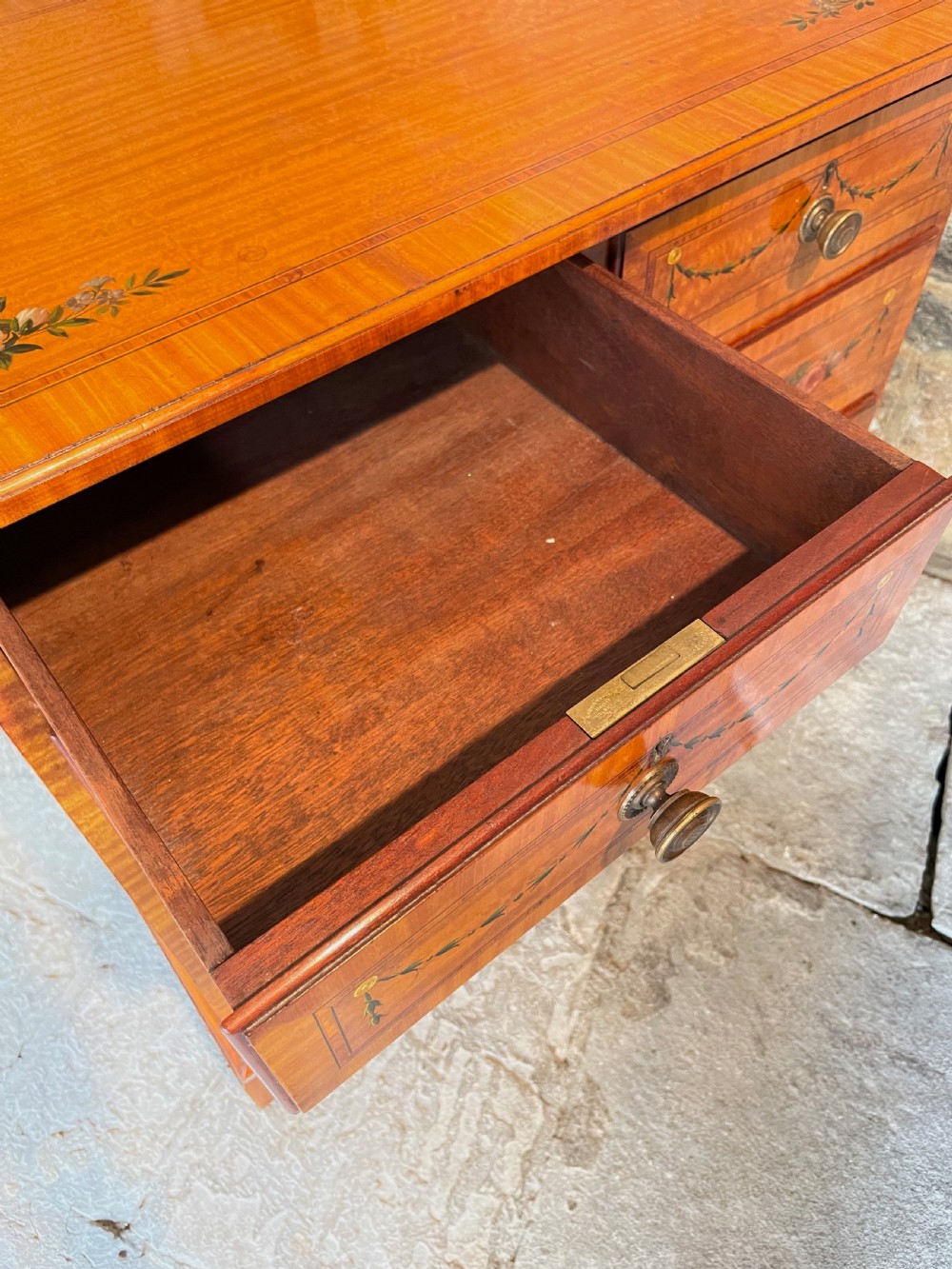 Small chest of drawers in satinwood View XXVIII