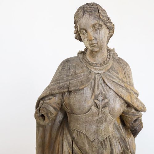 LATE 18TH EARLY 19TH CENTURY PINE CARVED FEMALE FIGURE IN CLOAK - ADDITIONAL PHOTO 5