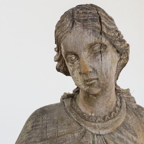 LATE 18TH EARLY 19TH CENTURY PINE CARVED FEMALE FIGURE IN CLOAK - ADDITIONAL PHOTO 9