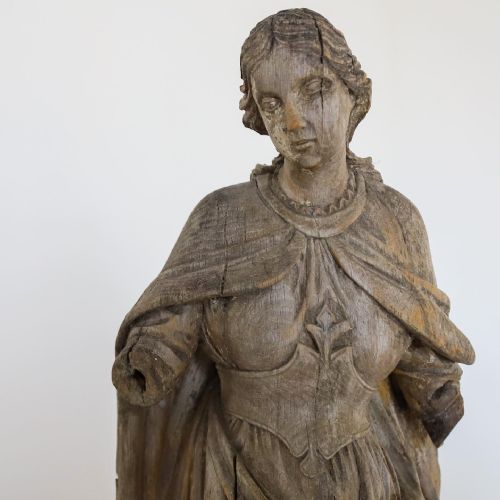 LATE 18TH EARLY 19TH CENTURY PINE CARVED FEMALE FIGURE IN CLOAK - ADDITIONAL PHOTO 11