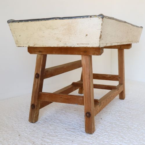 19TH CENTURY LEAD LINED SINK ON STAND - ADDITIONAL PHOTO 3