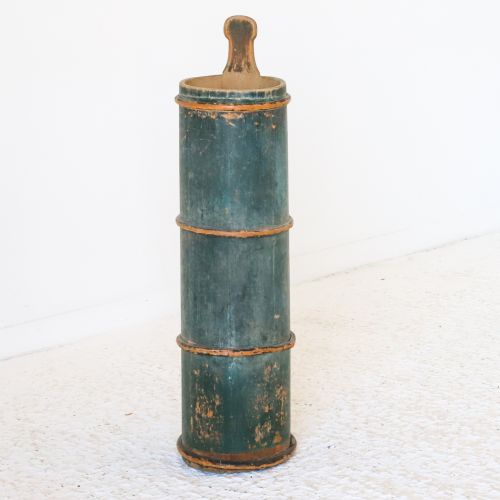 19TH CENTURY TRADITIONAL SWEDISH PAINTED PINE BUTTER CHURN - ADDITIONAL PHOTO 1