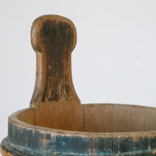 19TH CENTURY TRADITIONAL SWEDISH PAINTED PINE BUTTER CHURN - ADDITIONAL PHOTO 9