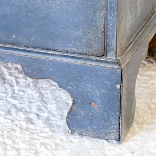 GEORGIAN CHEST OF DRAWERS LATER PAINTED DISTRESSED MOTTLED BLUE FINISH - ADDITIONAL PHOTO 6