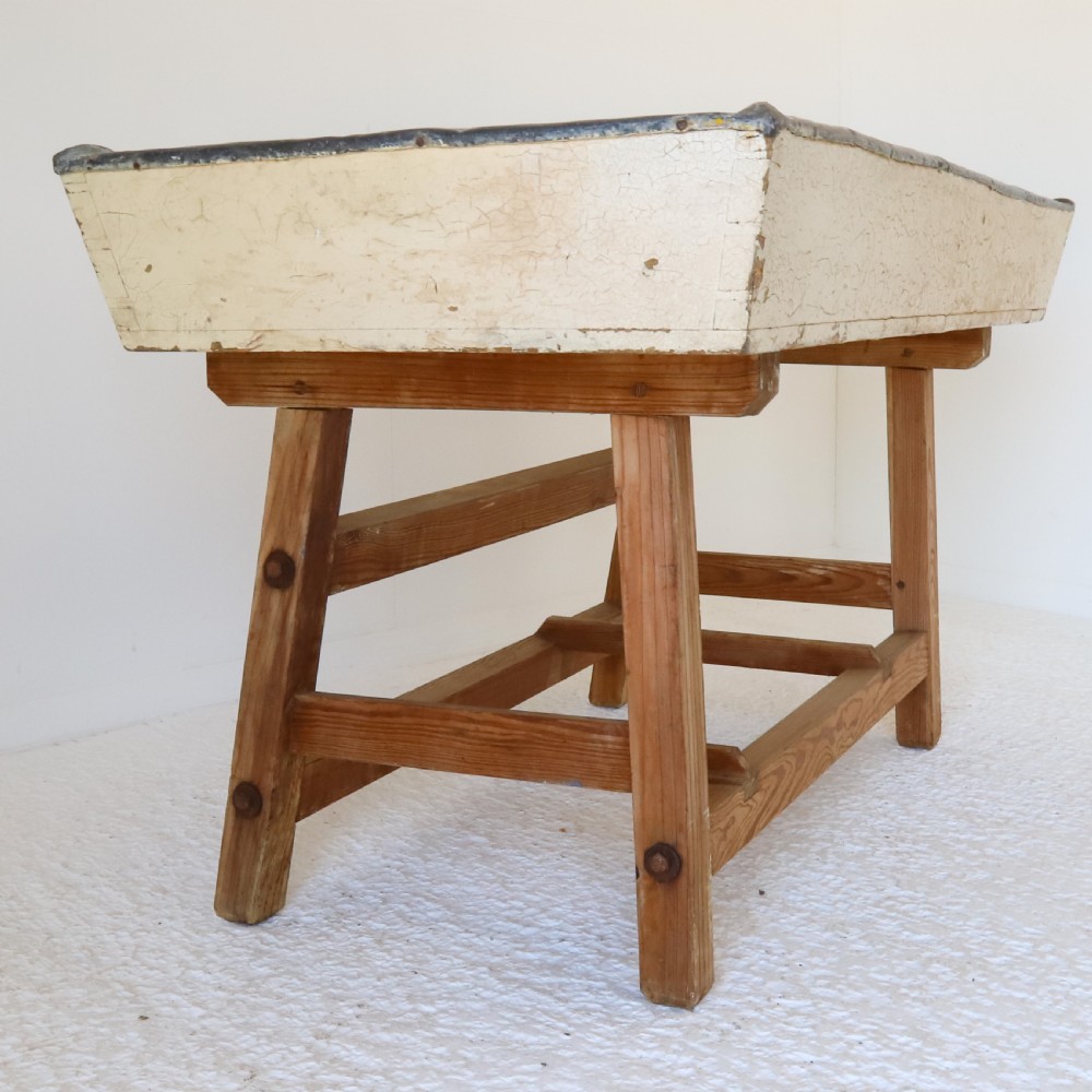 19th Century Lead Lined Sink on Stand View IV
