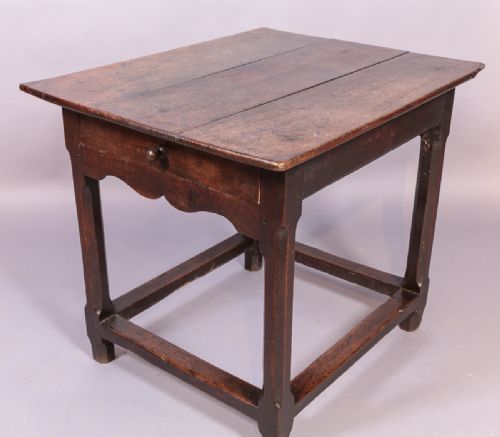 Good Early 18th Century Side Table in Oak with a Drawer