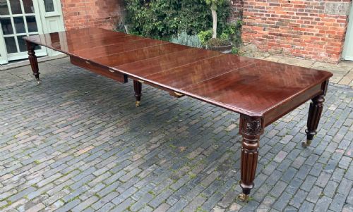 Excellent Early 19th Century Extending Dining Table Seats 16