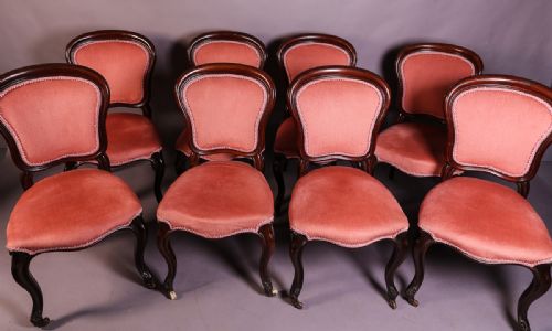 A GOOD SET OF 8 VICTORIAN MAHOGANY DINING CHAIRS