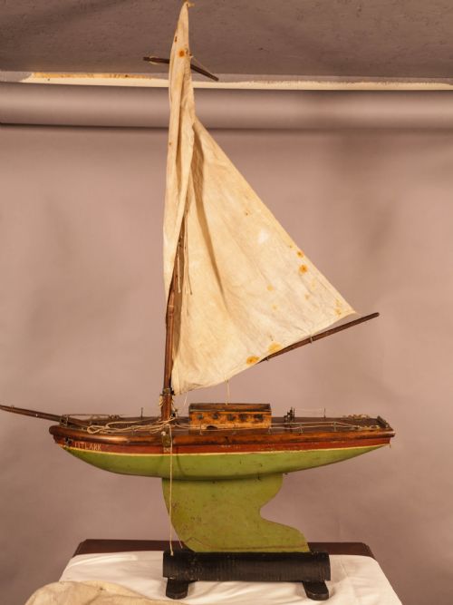 Victorian Pond Yacht "The Tit Lark"