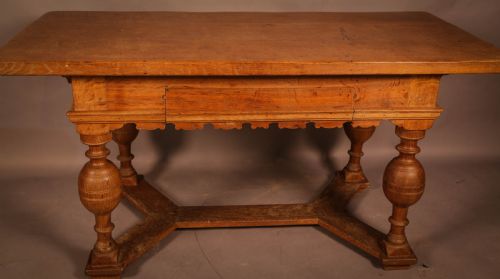 A Dutch Dining Table in Oak