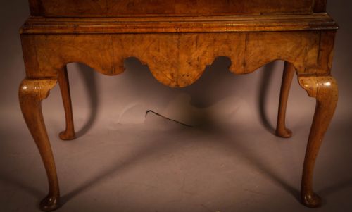 AN 18TH CENTURY CHEST ON STAND IN ENGLISH WALNUT - ADDITIONAL PHOTO 5