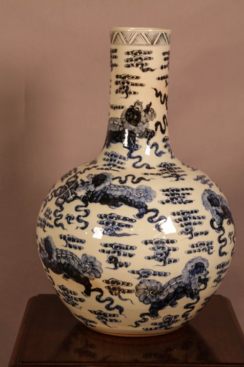 LARGE HEAVY ORIENTAL VASE - ADDITIONAL PHOTO 1