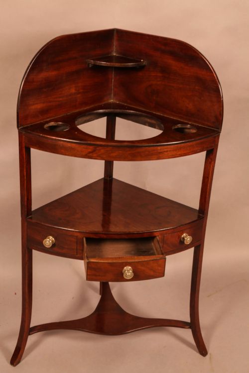 A GEORGIAN CORNER WASHSTAND IN MAHOGANY - ADDITIONAL PHOTO 1