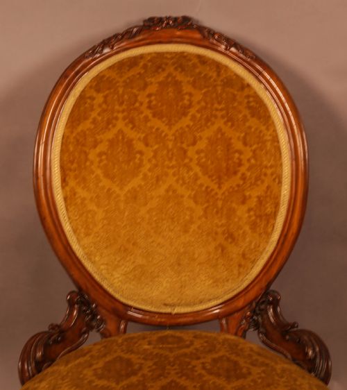 A QUALITY VICTORIAN LADIES NURSING CHAIR IN WALNUT - ADDITIONAL PHOTO 4