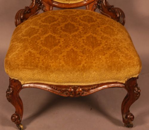 A QUALITY VICTORIAN LADIES NURSING CHAIR IN WALNUT - ADDITIONAL PHOTO 5