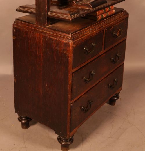 AN UNUSUAL GEORGIAN OAK BOOK PRESS CHEST OF DRAWERS - ADDITIONAL PHOTO 5