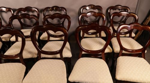 A SET OF 8 VICTORIAN MAHOGANY BALLOON BACK DINING CHAIRS - ADDITIONAL PHOTO 2