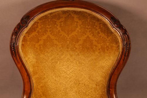 A VICTORIAN WALNUT SPOON BACK ARMCHAIR - ADDITIONAL PHOTO 5