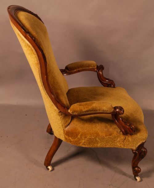 A VICTORIAN WALNUT SPOON BACK ARMCHAIR - ADDITIONAL PHOTO 7
