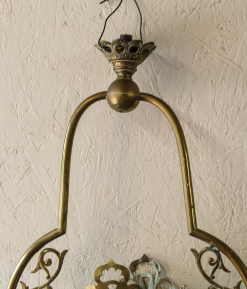 A GOOD VICTORIAN HANGING LAMP WITH RED AND YELLOW GLASS SHADE - ADDITIONAL PHOTO 5