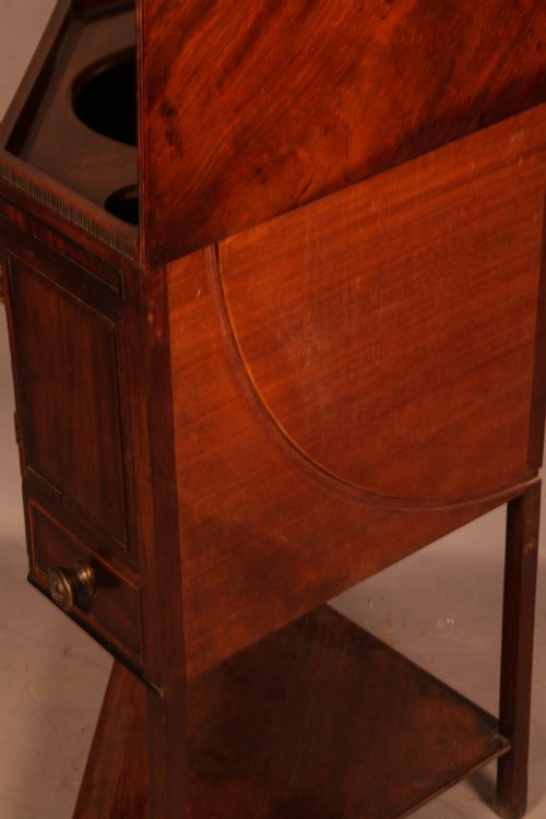 AN 18TH CENTURY MAHOGANY WASHSTAND - ADDITIONAL PHOTO 4