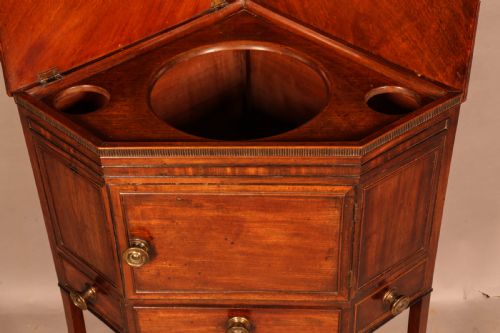 AN 18TH CENTURY MAHOGANY WASHSTAND - ADDITIONAL PHOTO 8