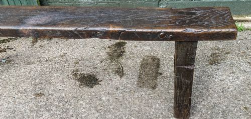 A LARGE 18TH CENTURY OAK BENCH FROM THE ARCHBISHOPS PALACE YORK - ADDITIONAL PHOTO 2