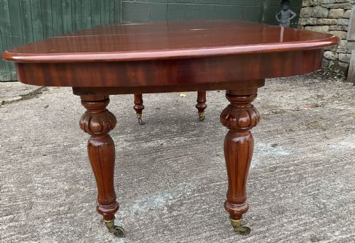 A SMALL VICTORIAN WIND OUT EXTENDING DINING TABLE - ADDITIONAL PHOTO 9