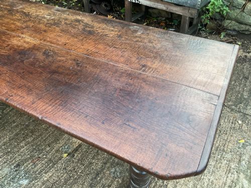 A 17TH CENTURY REFECTORY TABLE IN OAK - ADDITIONAL PHOTO 3