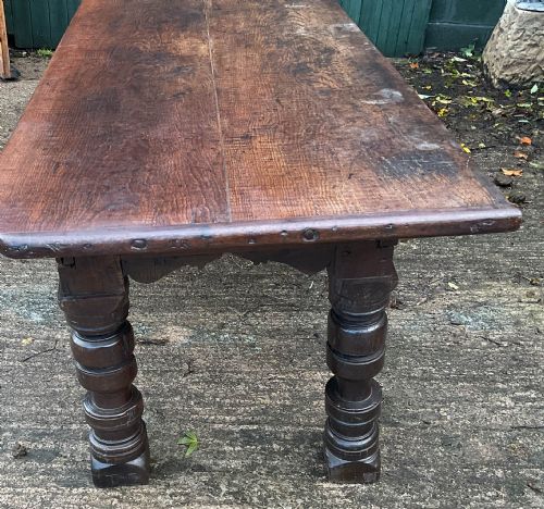 A 17TH CENTURY REFECTORY TABLE IN OAK - ADDITIONAL PHOTO 5