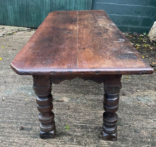 A 17TH CENTURY REFECTORY TABLE IN OAK - ADDITIONAL PHOTO 7