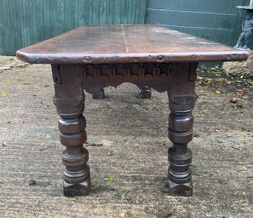 A 17TH CENTURY REFECTORY TABLE IN OAK - ADDITIONAL PHOTO 9