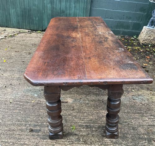 A 17TH CENTURY REFECTORY TABLE IN OAK - ADDITIONAL PHOTO 10