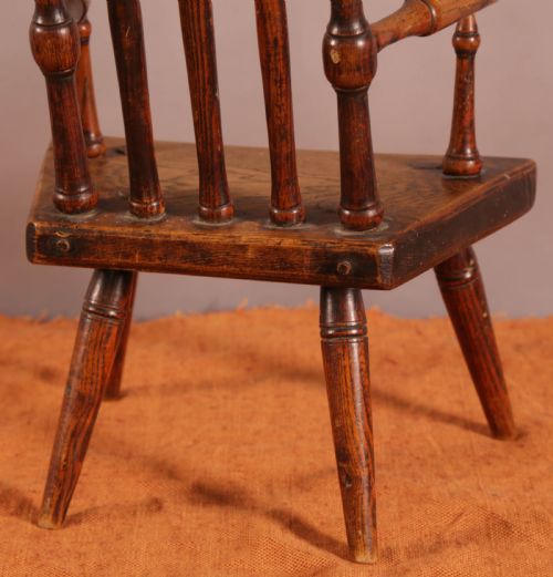 A RARE CHILDS CHAIR - ADDITIONAL PHOTO 3