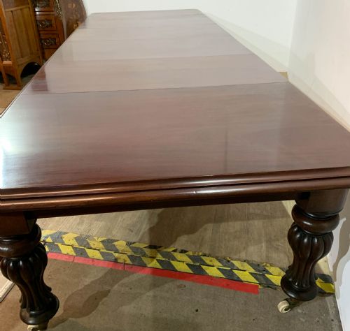 A LARGE VICTORIAN MAHOGANY DINING TABLE SEATS 1214 - ADDITIONAL PHOTO 2