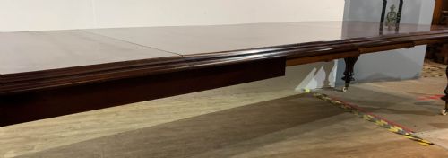 A LARGE VICTORIAN MAHOGANY DINING TABLE SEATS 1214 - ADDITIONAL PHOTO 8
