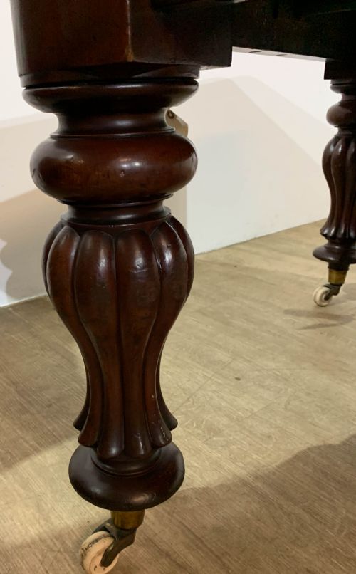 A LARGE VICTORIAN MAHOGANY DINING TABLE SEATS 1214 - ADDITIONAL PHOTO 14